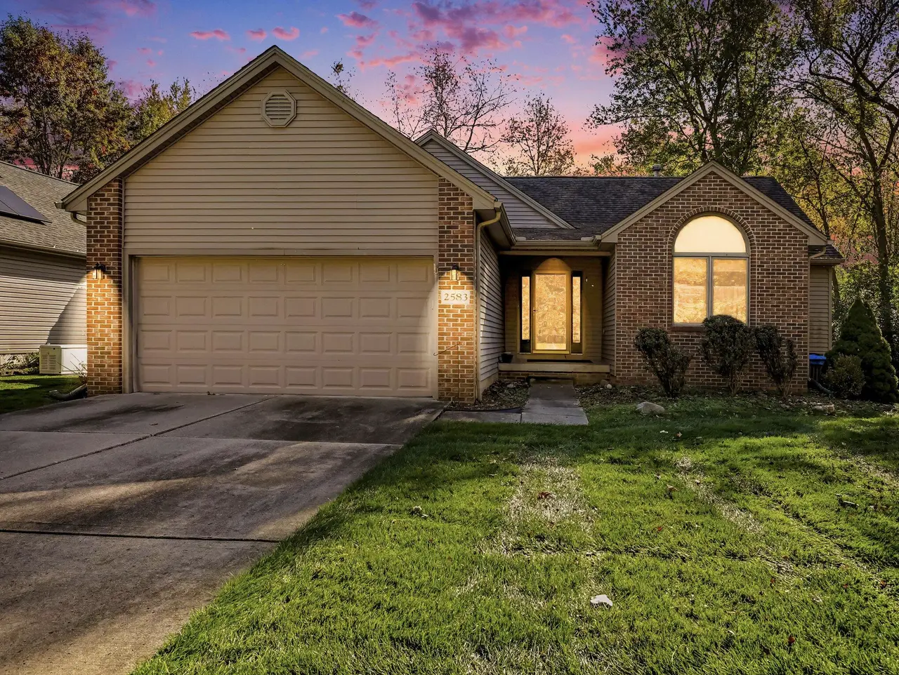 2583 Hawthorne Way, Saline, MI 48176