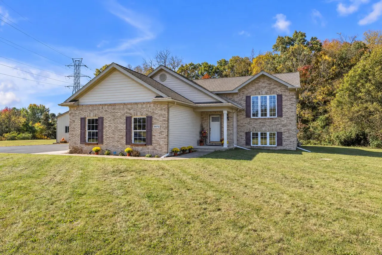 8970 High Creek Court, Saline, MI 48176