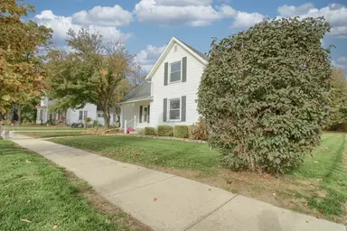 107 E Mckay Street, Saline, MI 48176 — photo 2