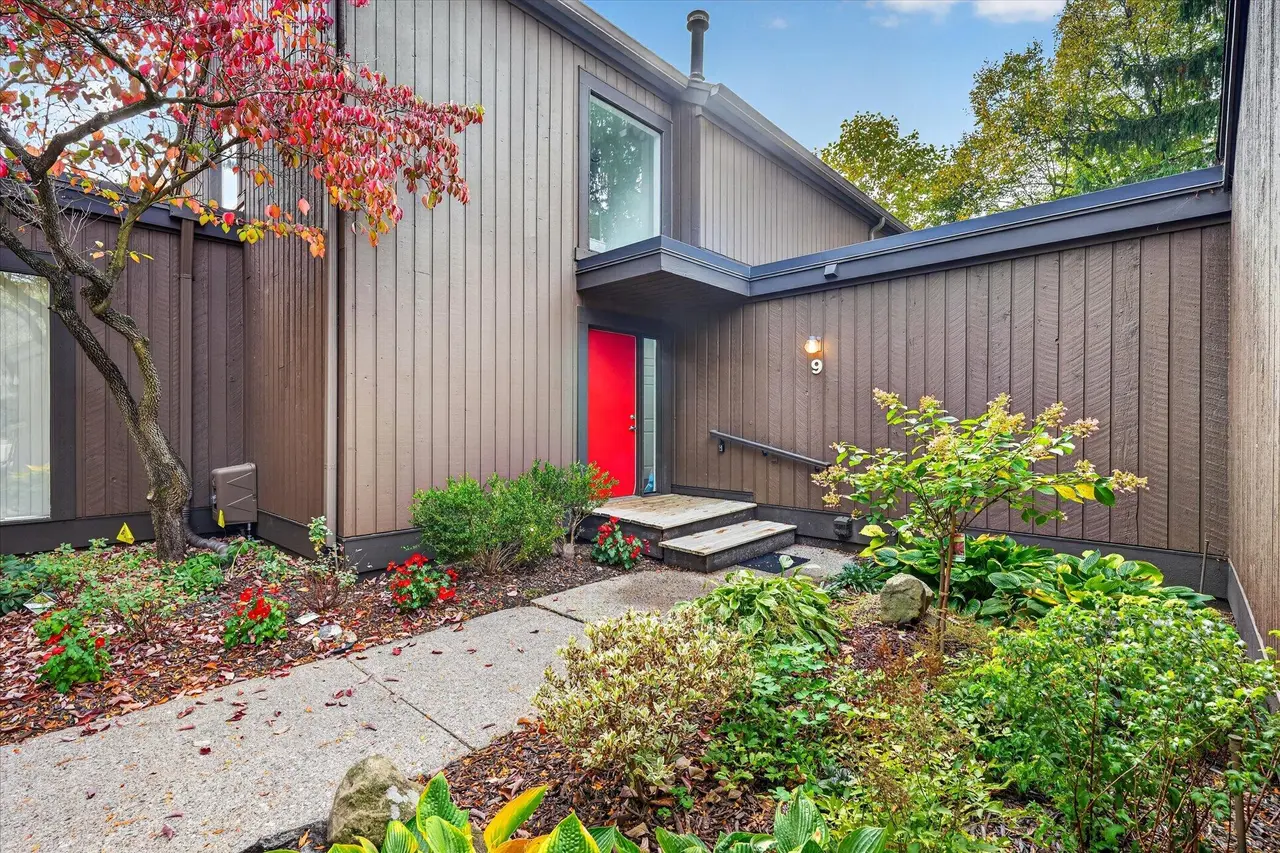9 Westbury Court, Ann Arbor, MI 48105