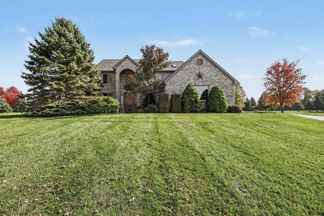 533 Victoria Court, Saline, MI 48176