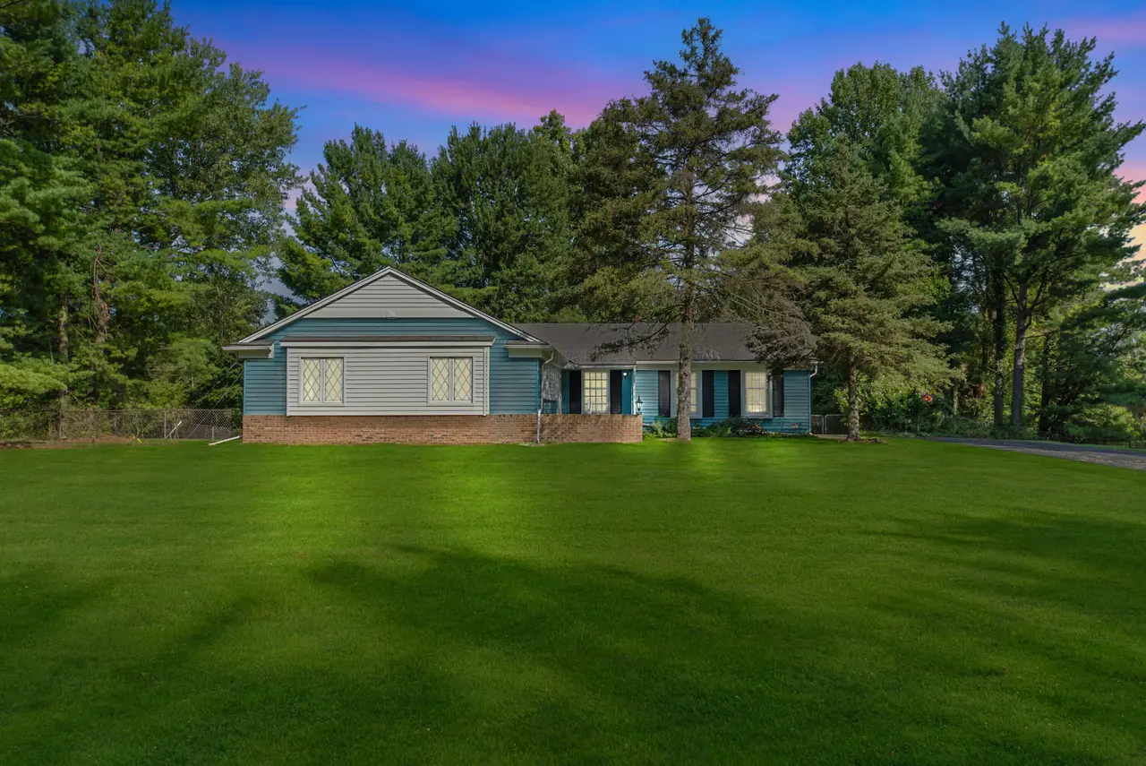 6607 Fleming Creek Drive, Ypsilanti, MI 48198