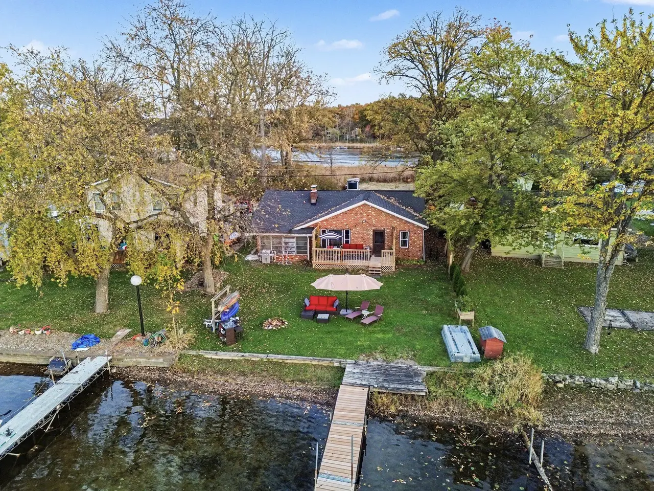 8802 Riverside Drive, Brighton, MI 48116